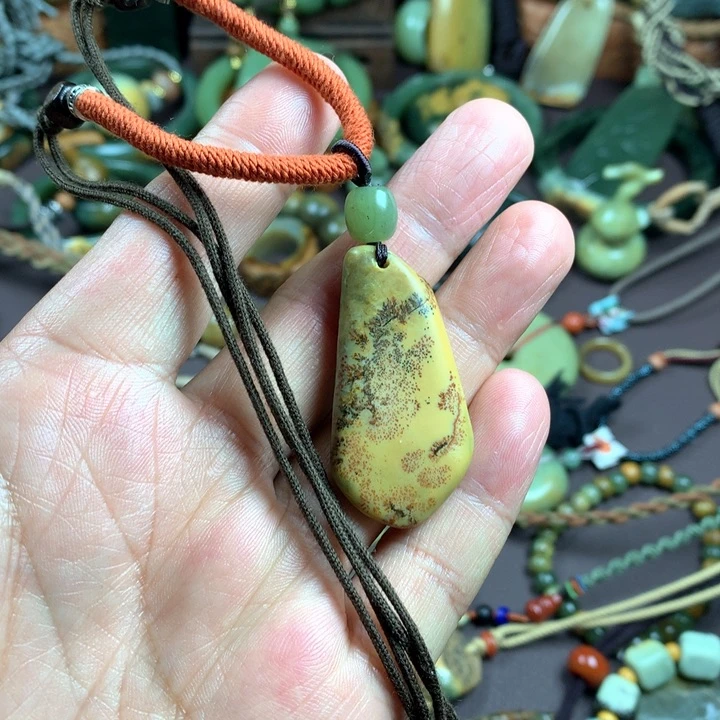 吊坠(赠链)未镶嵌岫岩河磨玉（透闪石质玉）