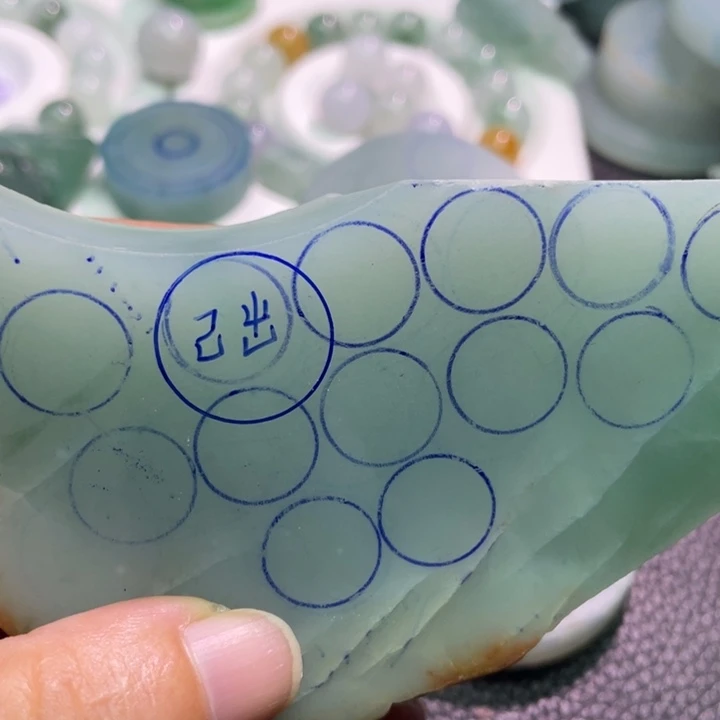 狼***o定制翡翠未镶嵌卡12+珠子16颗