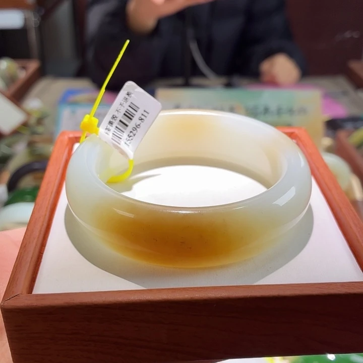 和田玉未镶嵌手镯33。57/58