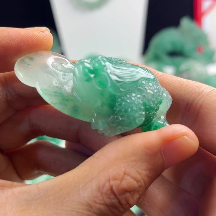 颈饰未镶嵌石英质玉