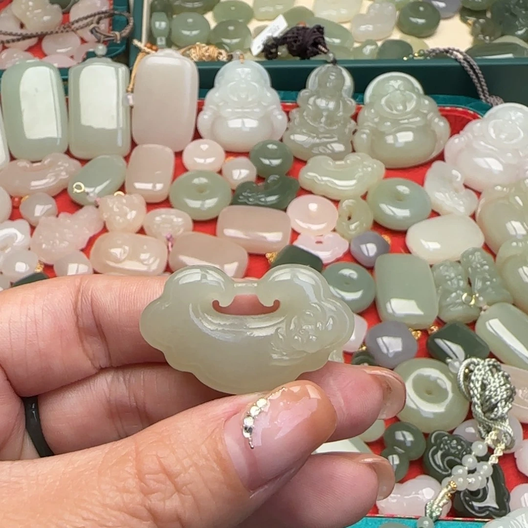 和田玉颈饰未镶嵌珍*