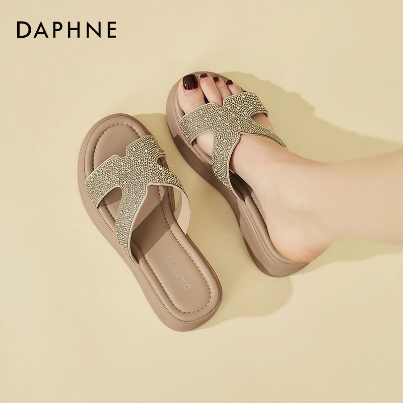 达芙妮厚底带水钻坡跟凉鞋2025夏季新款外穿百搭拖鞋松糕底一字拖