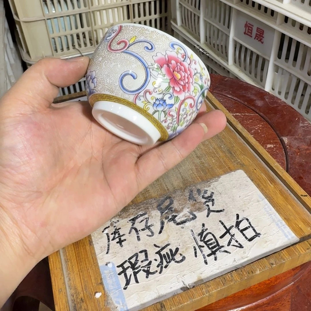 微瑕疵介意勿拍陶瓷器皿S283