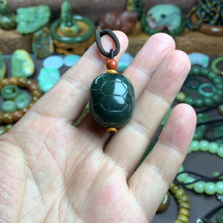 透闪石质玉未镶嵌吊坠(赠链)