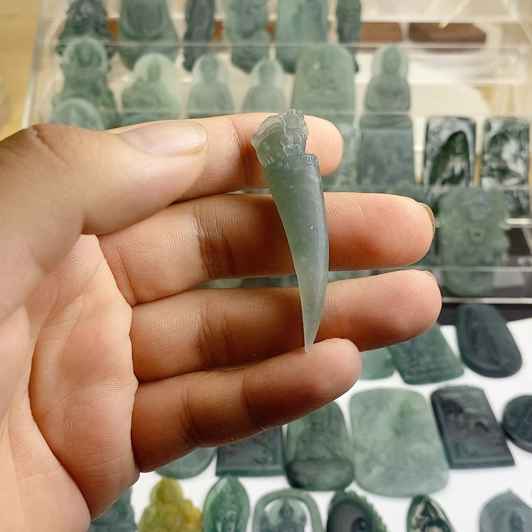 定制翡翠未镶嵌牙