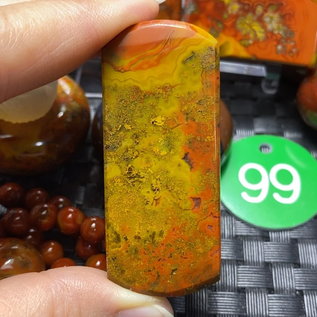 未镶嵌颈饰玛瑙/玉髓宝*
