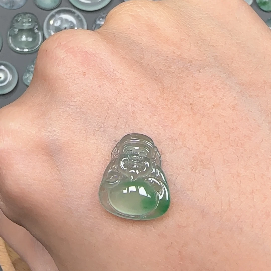 翡翠未镶嵌颈饰财神