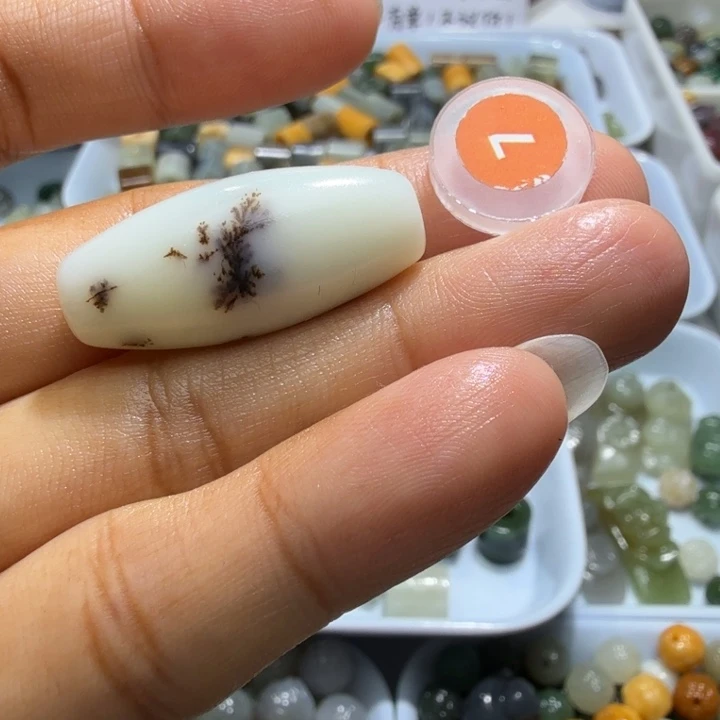 未镶嵌和田玉珠宝半成品