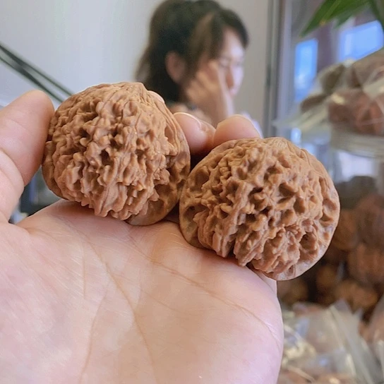 【闪购商品】把件文玩核桃44凹底满天星红皮