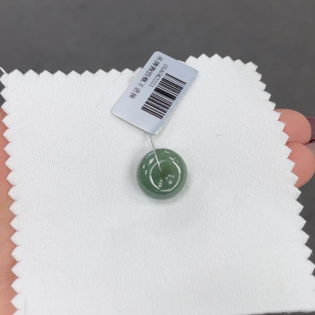 翡翠颈饰未镶嵌平安扣