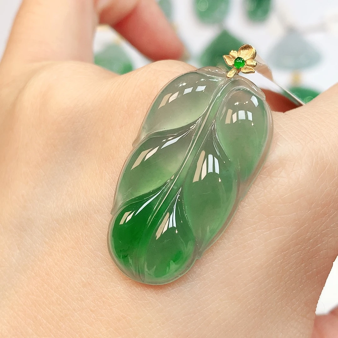 翡翠18K金镶嵌颈饰