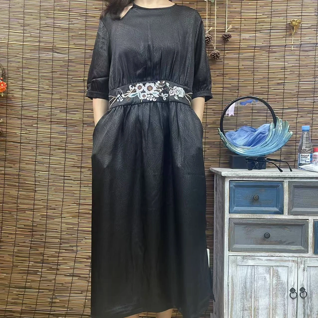 6213新款优雅显瘦腰间刺绣黑色长款大摆连衣裙时尚