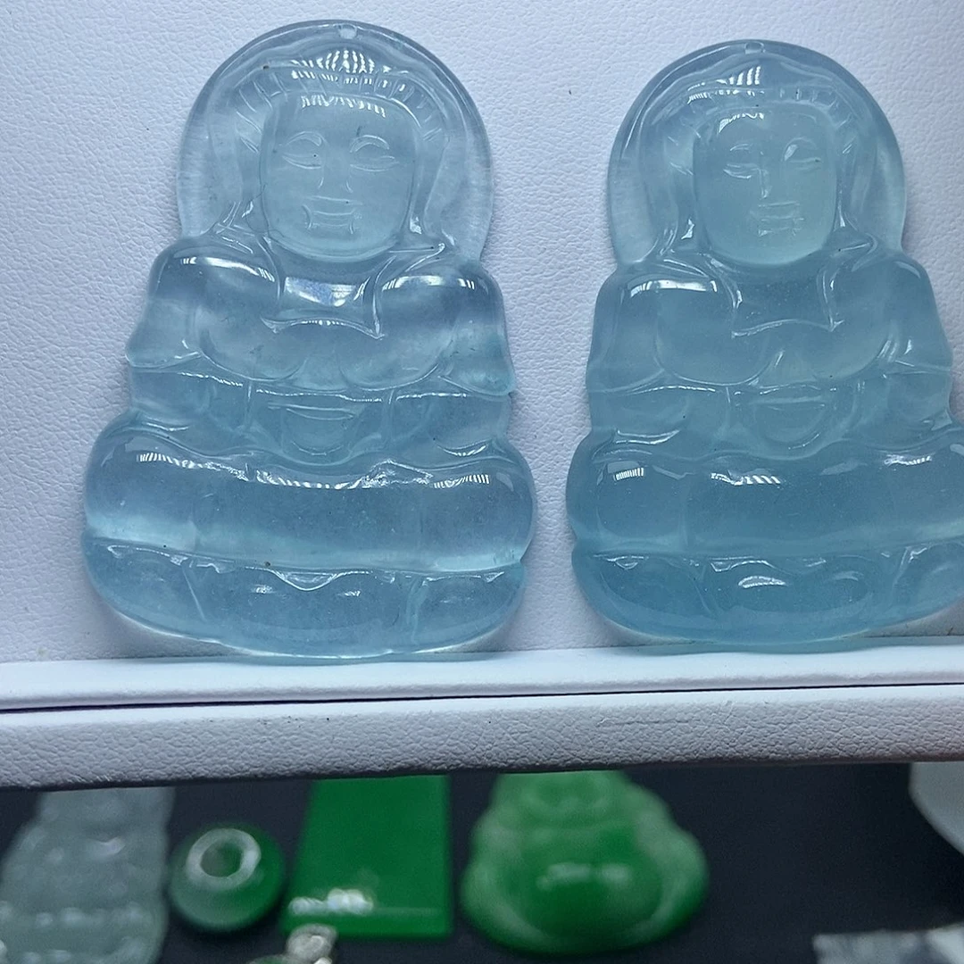 翡翠吊坠(赠链)未镶嵌