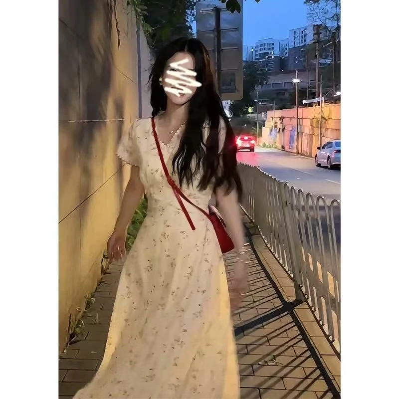 运补}V领女2025夏季新款温柔风花边短袖收腰显瘦中长款碎花裙子