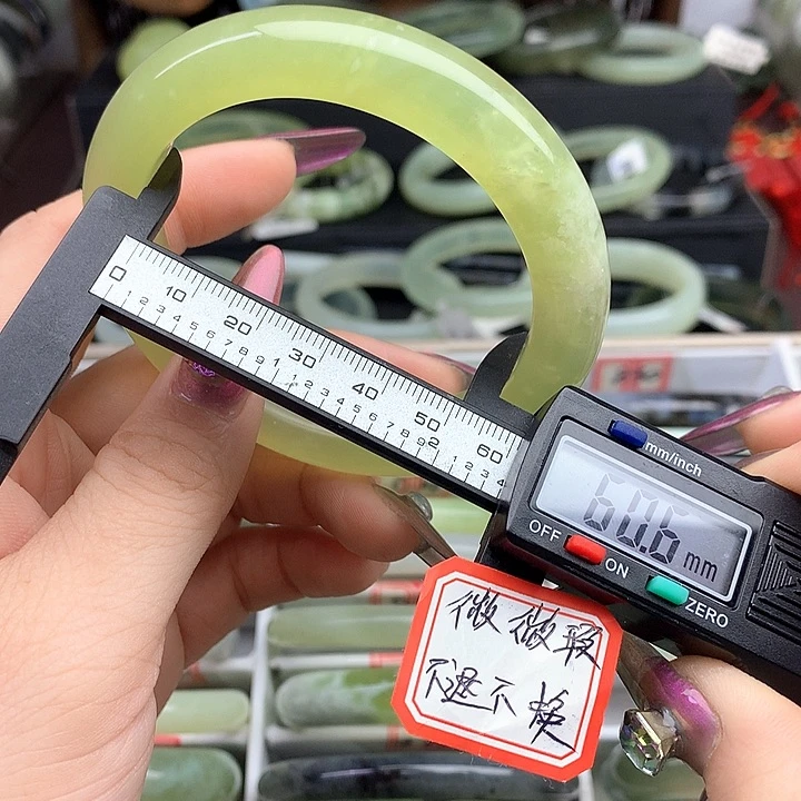 蛇纹石玉手镯未镶嵌825