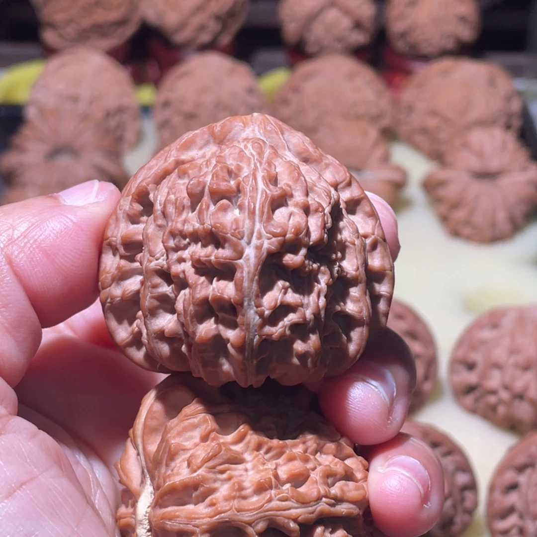 大叶紫檀（黑酸枝木类）文玩核桃三角白44