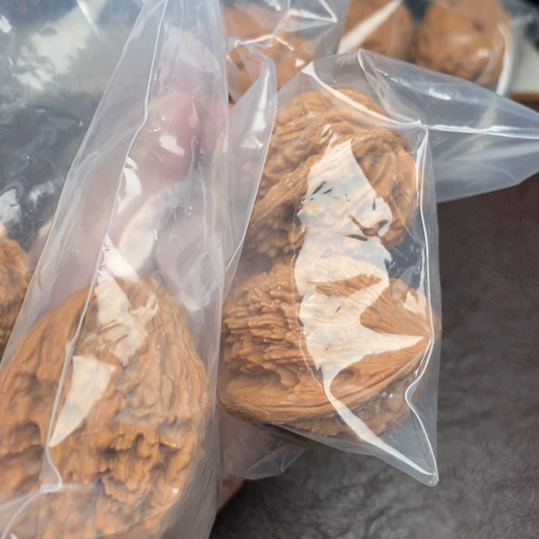 文玩核桃吊坠虎头