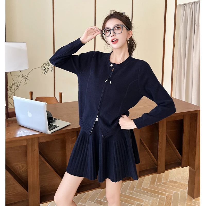 网红时尚炸街新款女装秋冬新款减龄气质韩系时尚针织上衣短裙两件