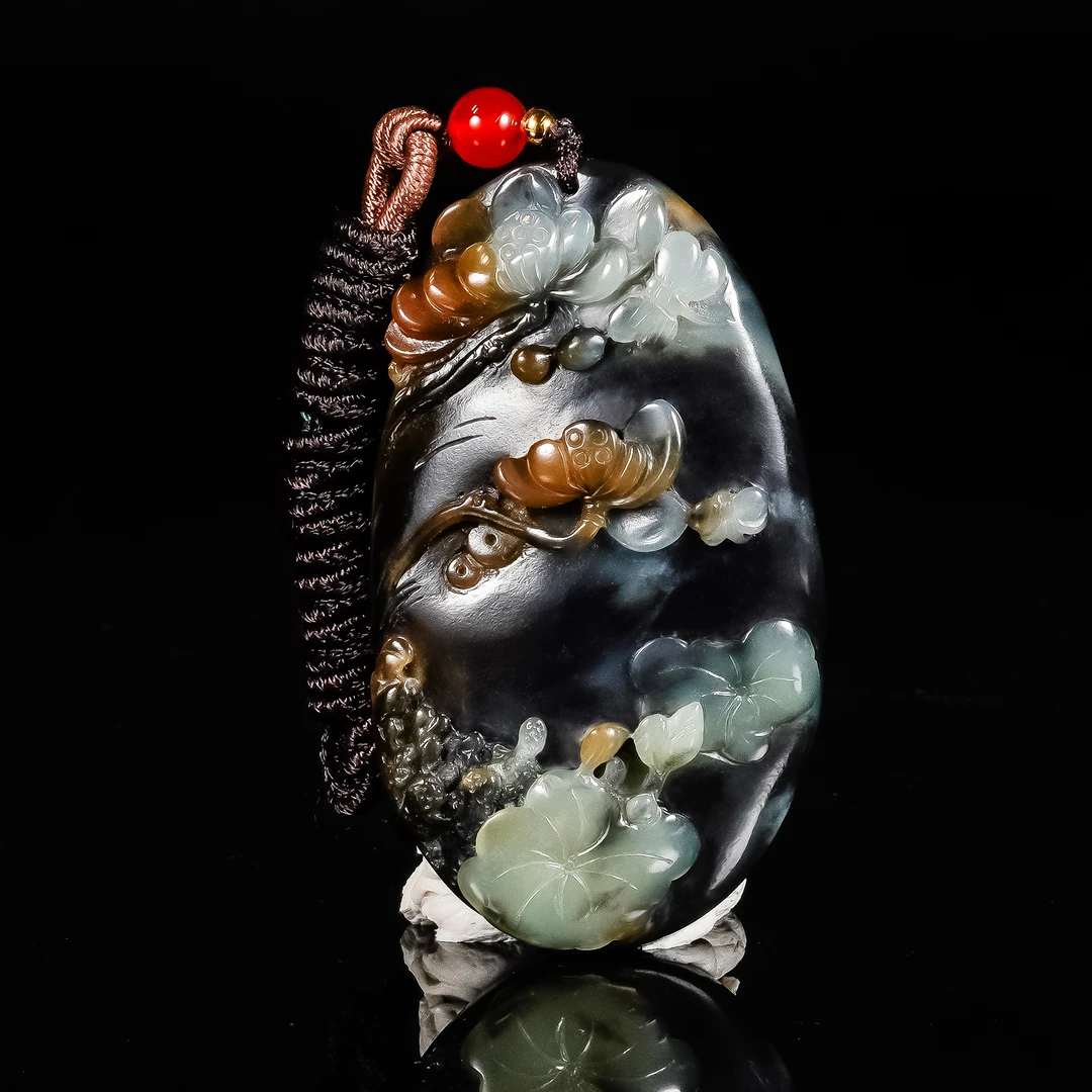 LOT.021和田玉巧雕荷塘月色佩/X1684