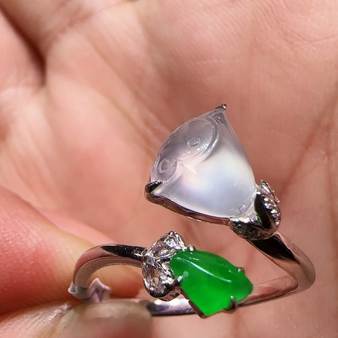 翡翠18K金镶嵌戒指