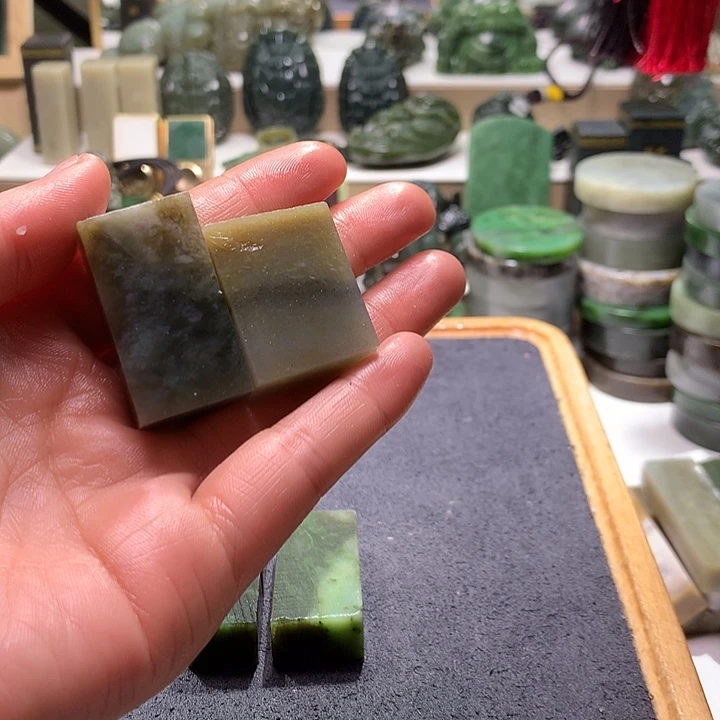 天***晴和田玉未镶嵌珠宝半成品