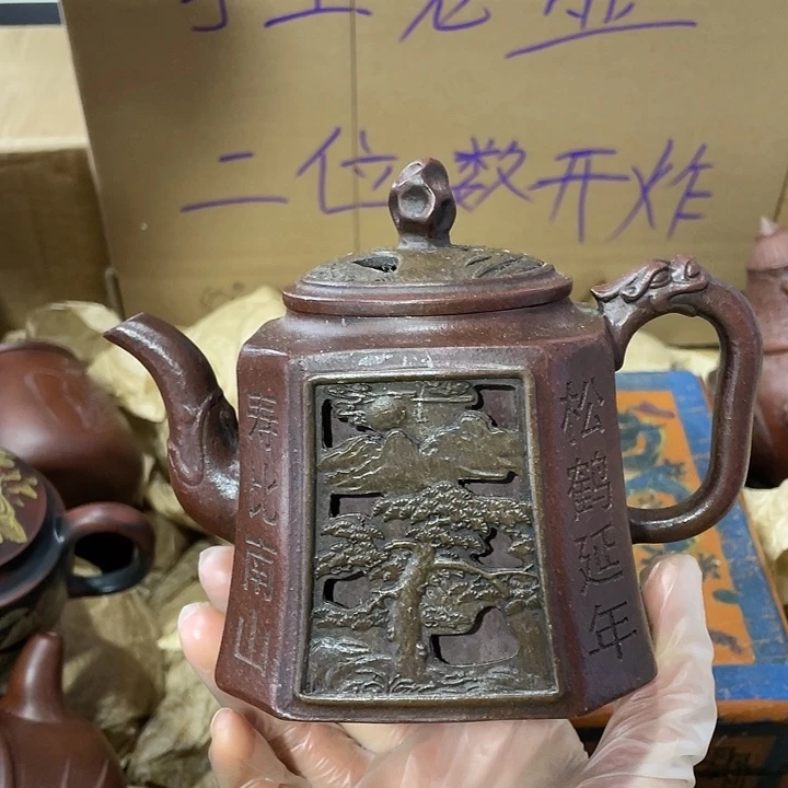 紫砂茶壶原矿泥料，纯手工制作的一把紫砂壶。