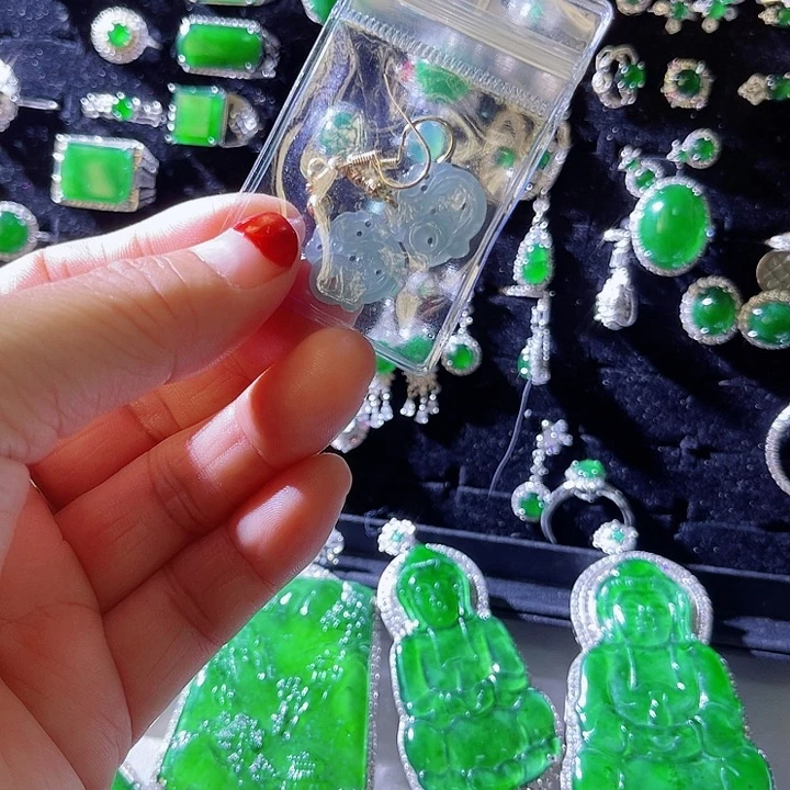 翡翠颈饰未镶嵌翡翠耳环