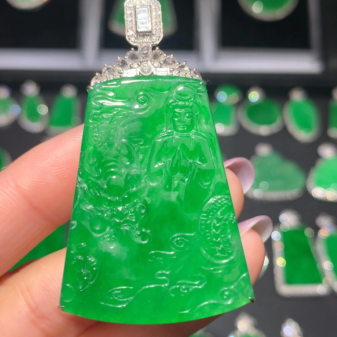 翡翠颈饰18K金镶嵌翡翠