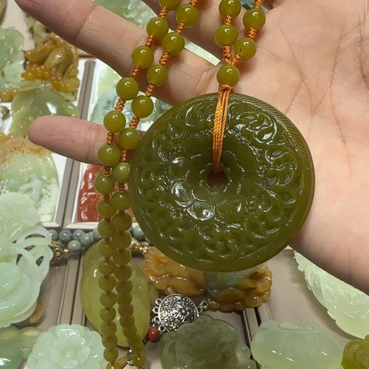 蛇纹石玉吊坠未镶嵌