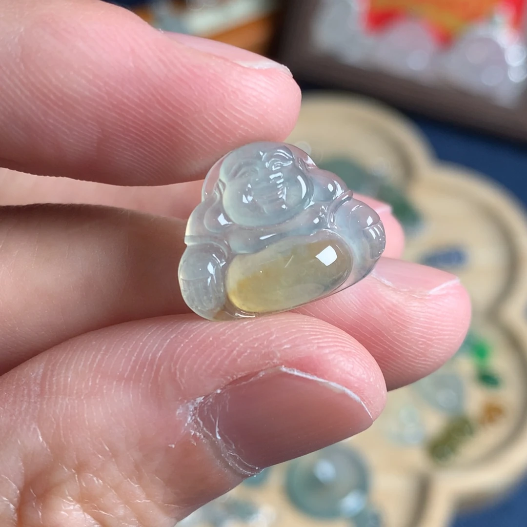 翡翠未镶嵌颈饰佛公