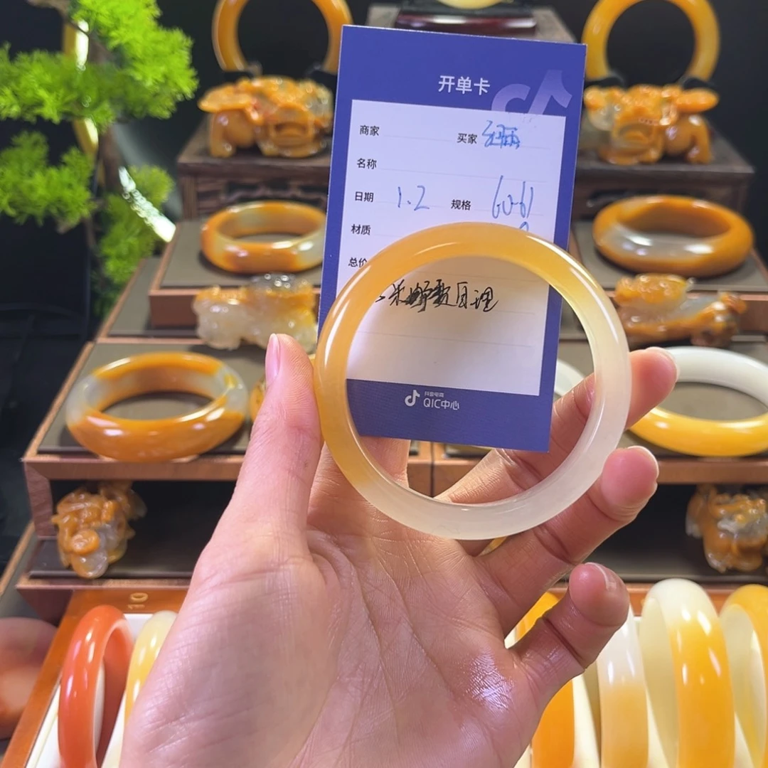 未镶嵌手镯石英质玉细**凝