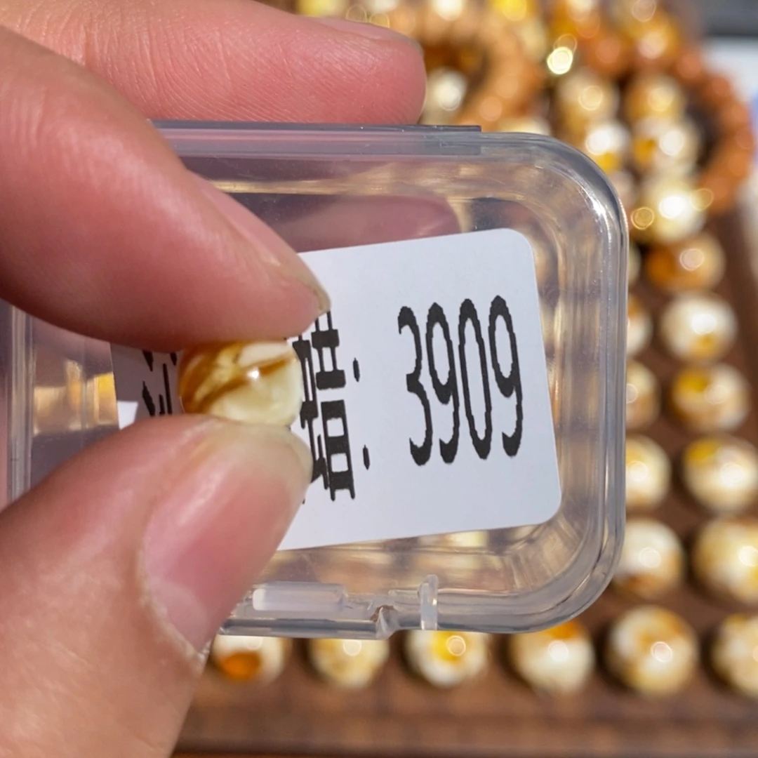 蜜蜡未镶嵌珠宝奇石3909