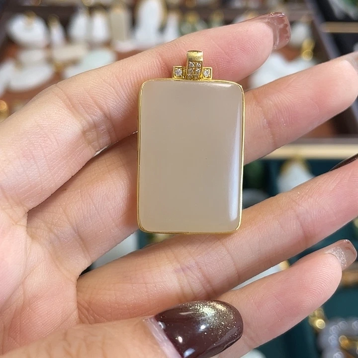 和田玉18K金镶嵌颈饰