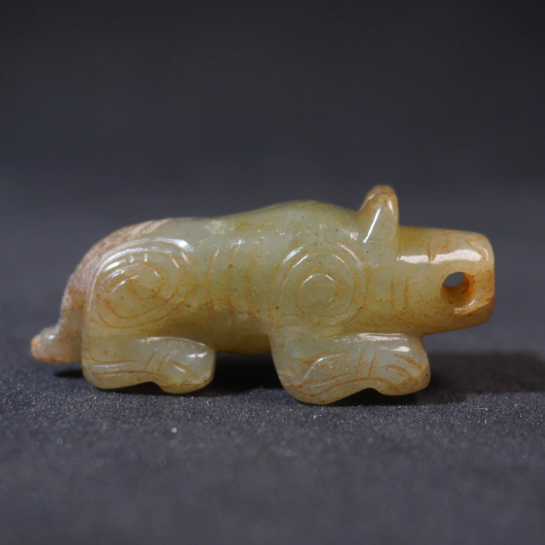 42D32 明 和田玉瑞兽