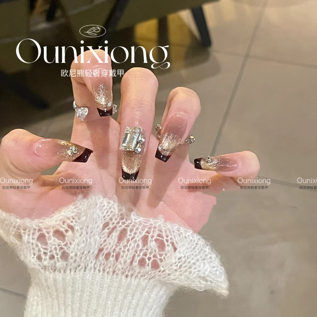 高级感小众大钻魔镜粉新年美甲手工裸色法式大钻精致手工美甲长款