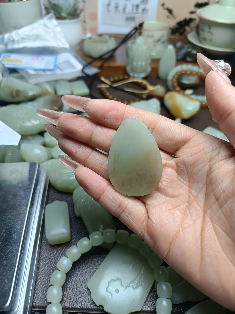 新疆和田玉点墨蝙蝠