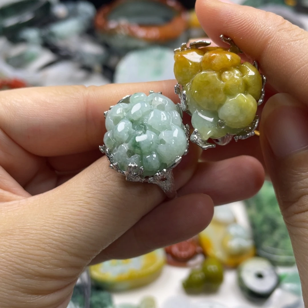 翡翠未镶嵌颈饰马*海牌子