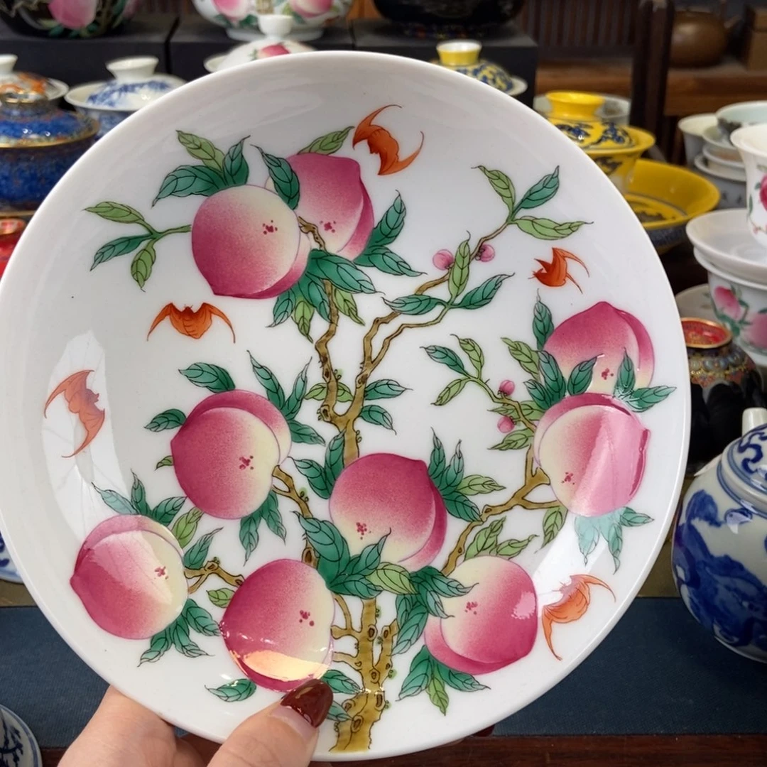 陶瓷艺术家的作品是一个