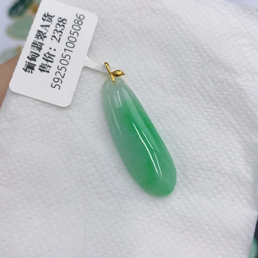 翡翠18K金镶嵌颈饰瑞****?