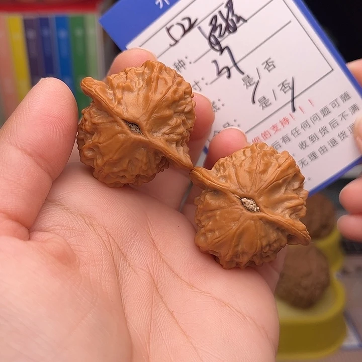 文玩核桃手捻核桃