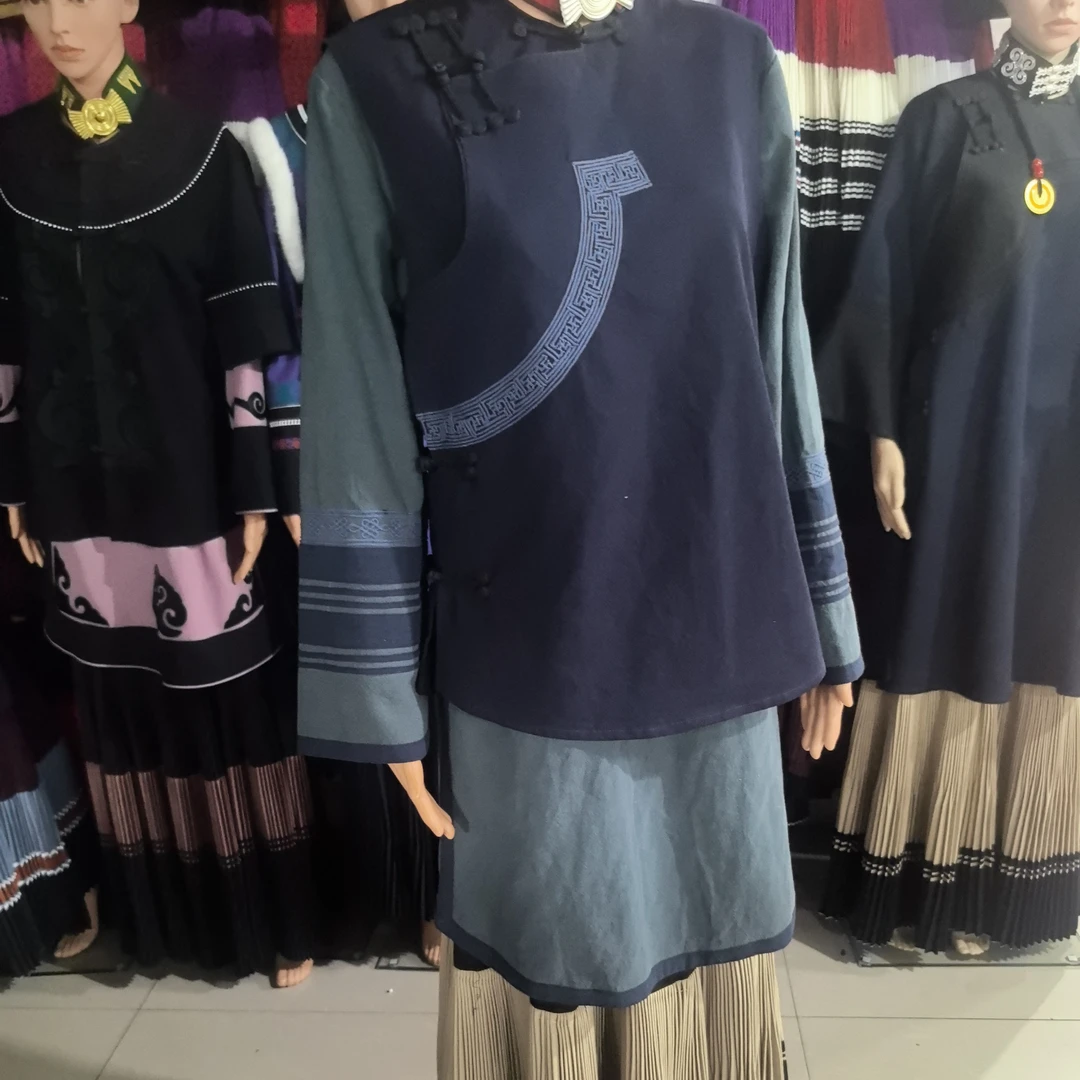 彝族手工煮染复古民族风女士长款旅拍摄影时尚服装上衣传统国风