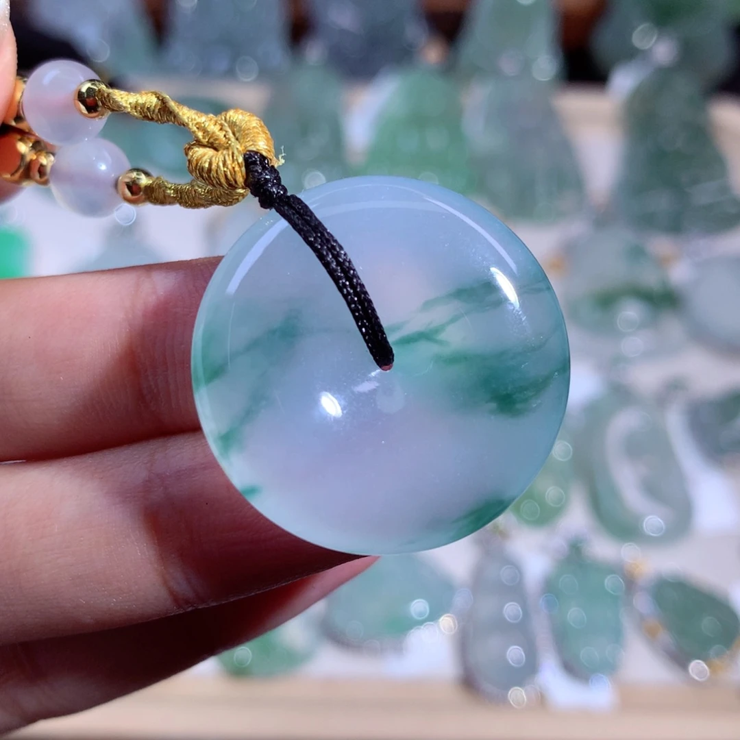 翡翠颈饰未镶嵌平安扣