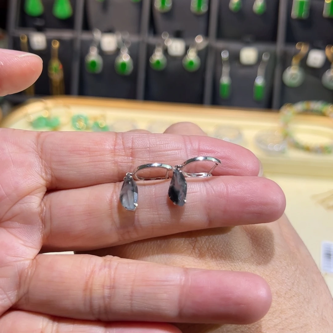 颈饰18K金镶嵌翡翠耳包