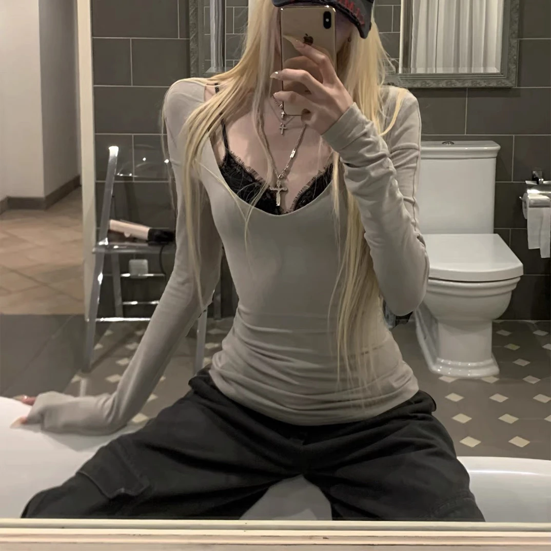 灰色长袖T恤打底衫蕾丝吊带两件套