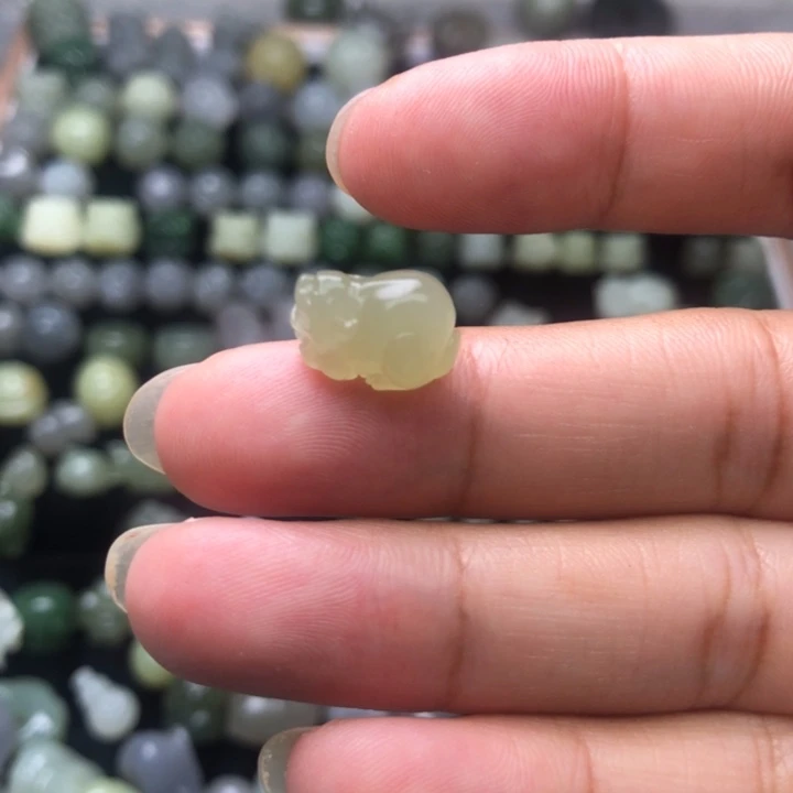 玲***儿颈饰未镶嵌和田玉