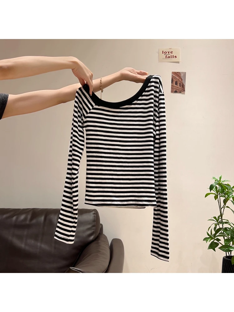 黑白条纹斜角肩长袖女t恤秋季修身内搭露肩设计感短款打底衫上衣
