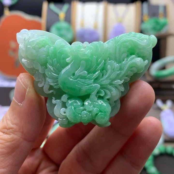 翡翠未镶嵌吊坠(赠链)