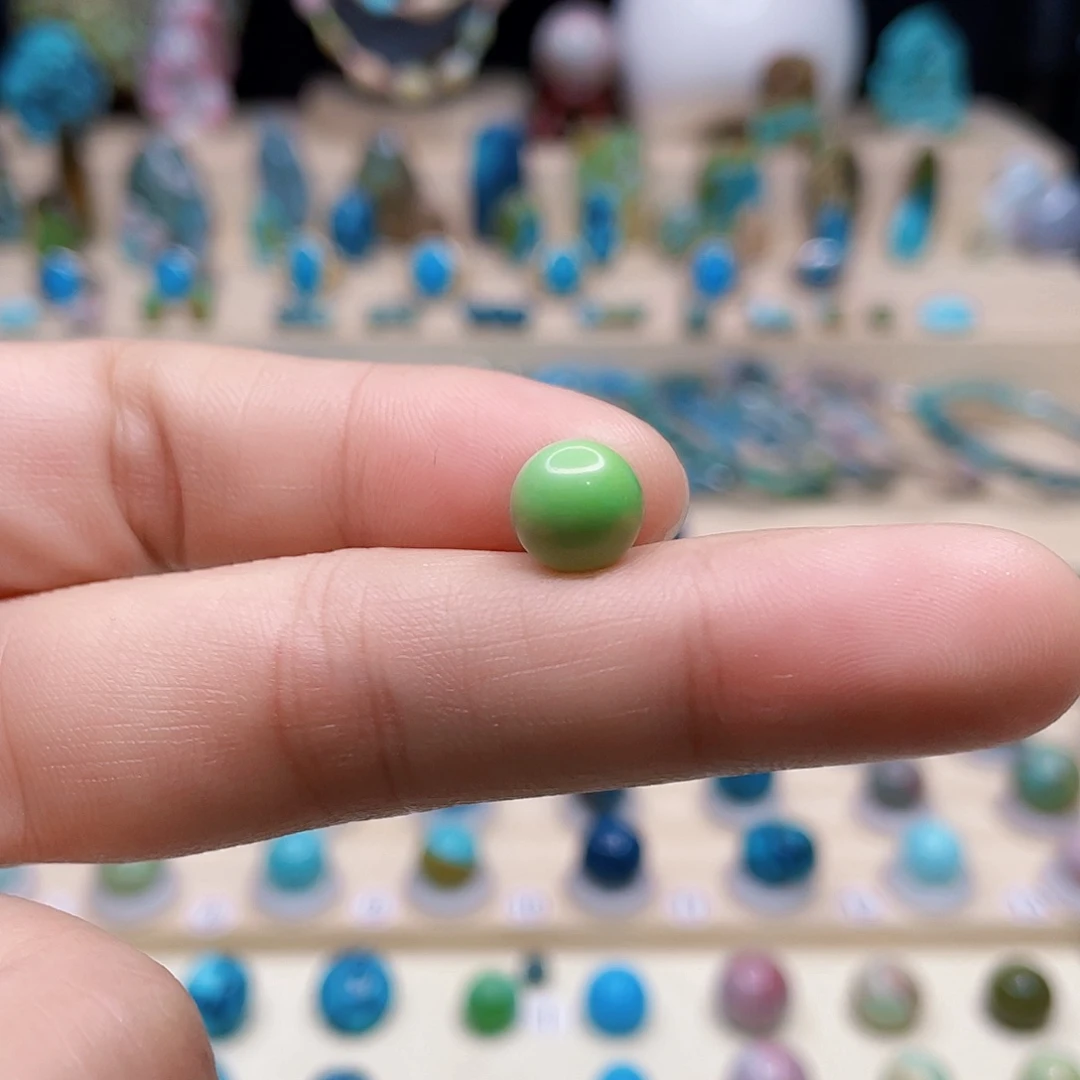 绿松石未镶嵌颈饰