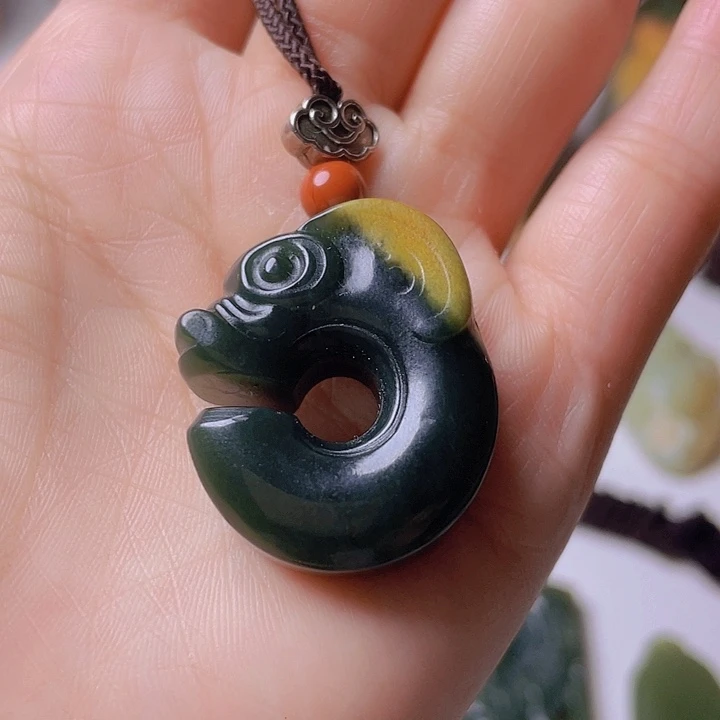 和田玉挂件未镶嵌巴**合