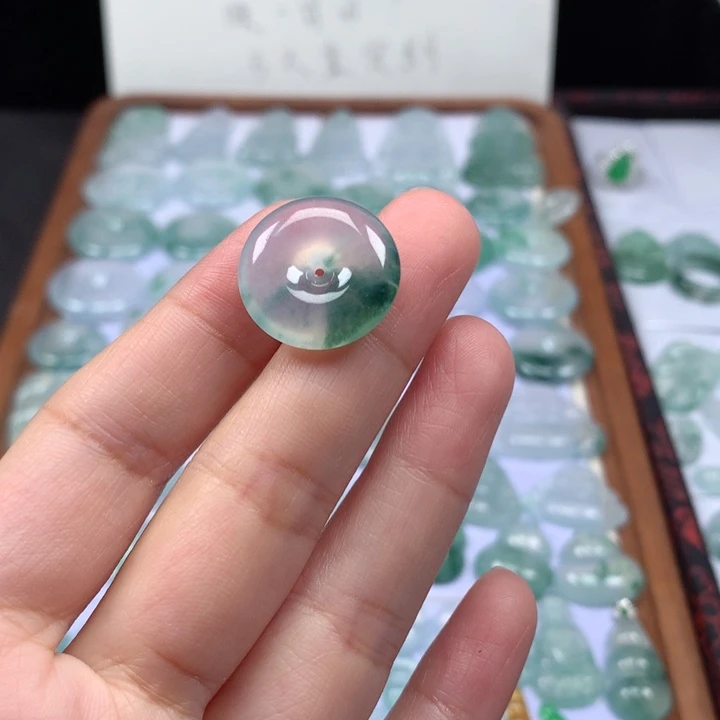 颈饰未镶嵌翡翠冰种飘花平安扣